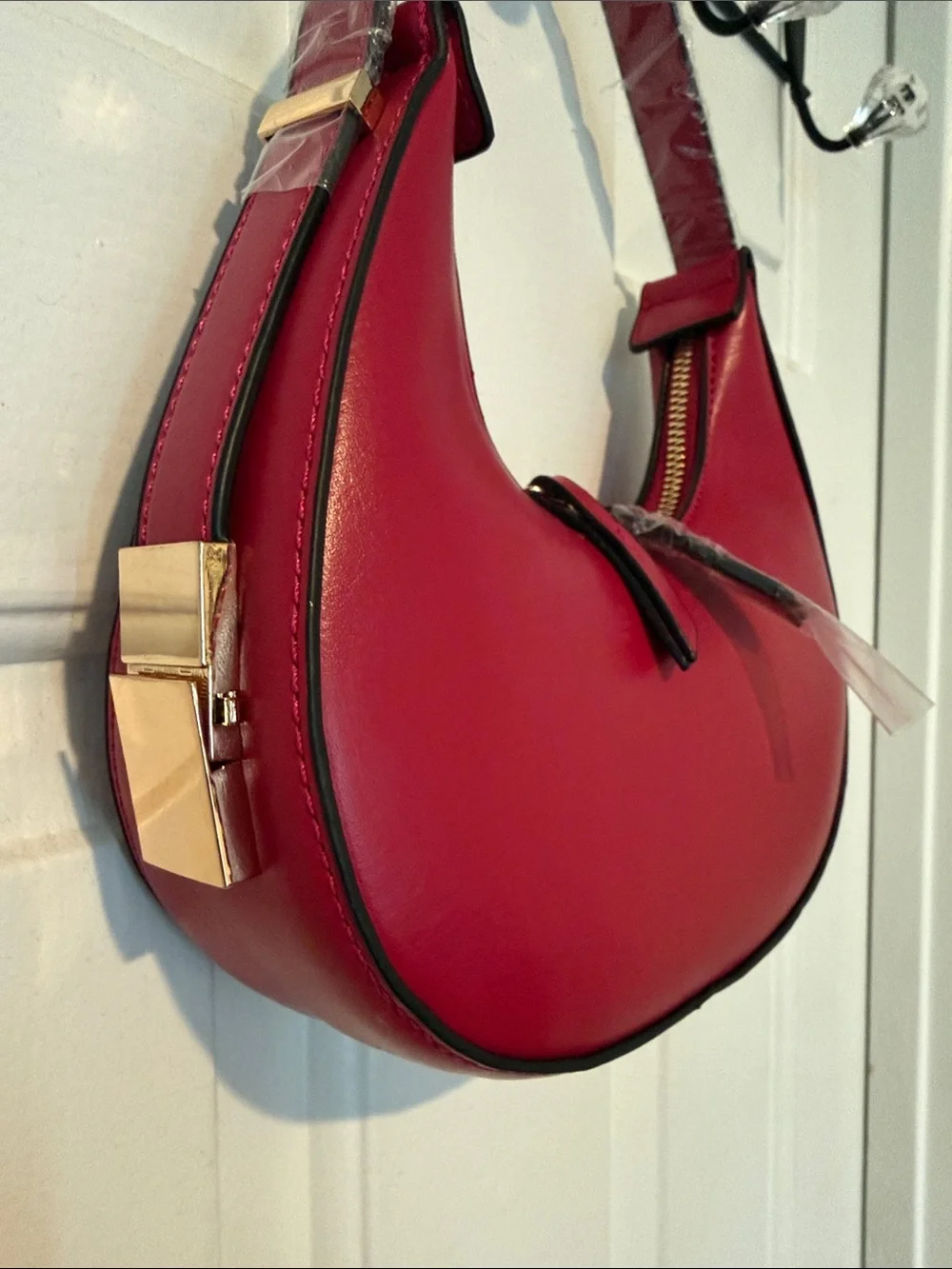 Fuchsia Faux Leather Crescent Shoulder Bag | Gold Tone Hobo Purse | Trendy Y2K S